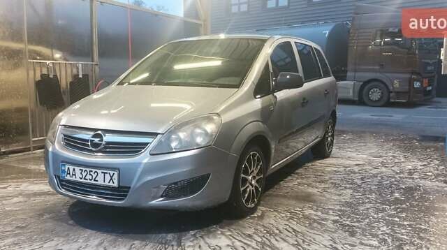 Сірий Опель Зафіра, об'ємом двигуна 1.69 л та пробігом 300 тис. км за 5400 $, фото 1 на Automoto.ua