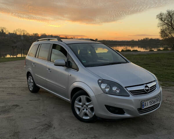 Серый Опель Зафира, объемом двигателя 1.7 л и пробегом 266 тыс. км за 7500 $, фото 1 на Automoto.ua