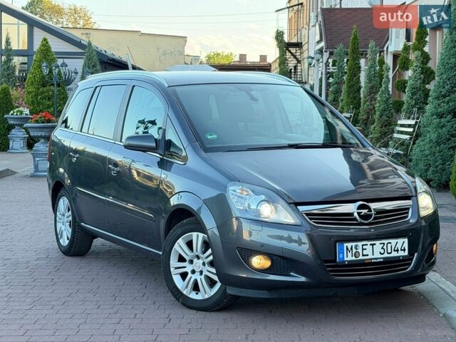 Серый Опель Зафира, объемом двигателя 1.6 л и пробегом 209 тыс. км за 7250 $, фото 1 на Automoto.ua