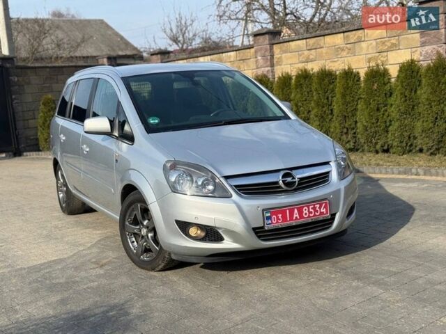 Серый Опель Зафира, объемом двигателя 1.8 л и пробегом 243 тыс. км за 6950 $, фото 1 на Automoto.ua