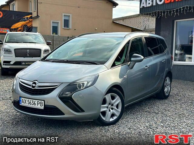 Серый Опель Зафира, объемом двигателя 2 л и пробегом 200 тыс. км за 7999 $, фото 1 на Automoto.ua