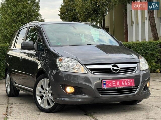 Серый Опель Зафира, объемом двигателя 1.8 л и пробегом 206 тыс. км за 7500 $, фото 1 на Automoto.ua