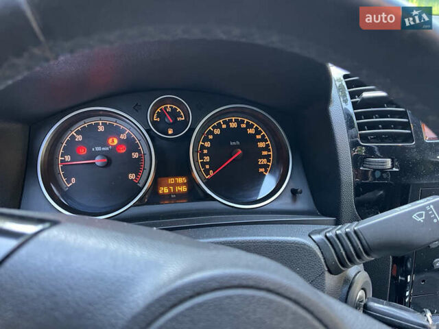 Серый Опель Зафира, объемом двигателя 1.69 л и пробегом 267 тыс. км за 8100 $, фото 1 на Automoto.ua