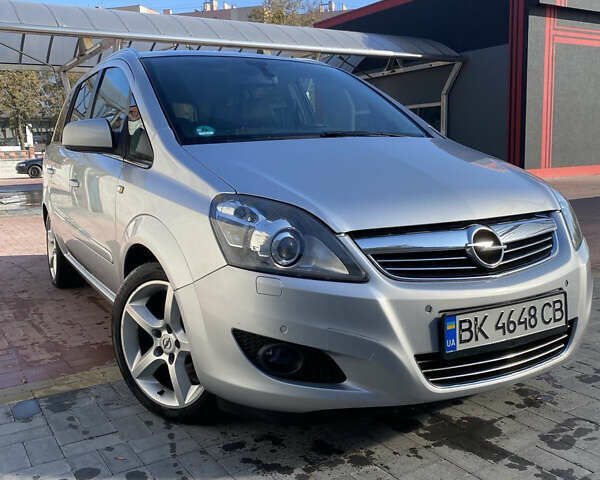 Серый Опель Зафира, объемом двигателя 1.7 л и пробегом 211 тыс. км за 7599 $, фото 1 на Automoto.ua
