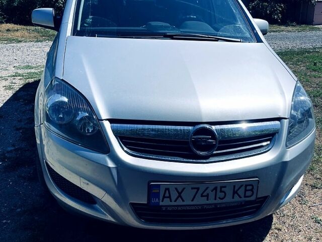 Серый Опель Зафира, объемом двигателя 1.6 л и пробегом 233 тыс. км за 7200 $, фото 1 на Automoto.ua