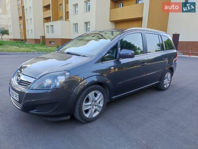 Серый Опель Зафира, объемом двигателя 1.7 л и пробегом 205 тыс. км за 7700 $, фото 1 на Automoto.ua