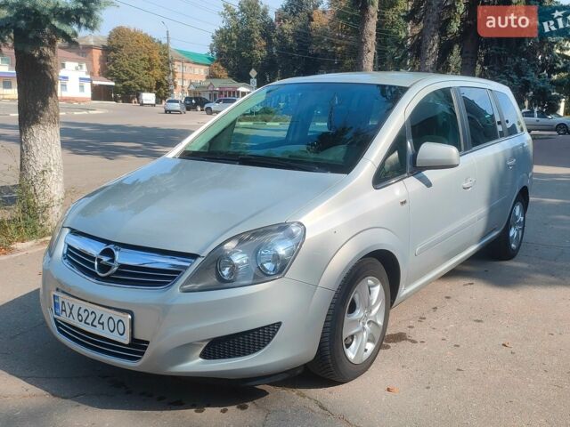 Серый Опель Зафира, объемом двигателя 1.6 л и пробегом 208 тыс. км за 7500 $, фото 1 на Automoto.ua