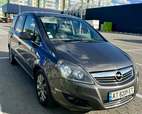 Серый Опель Зафира, объемом двигателя 1.7 л и пробегом 212 тыс. км за 6500 $, фото 1 на Automoto.ua