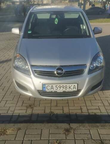 Серый Опель Зафира, объемом двигателя 1.69 л и пробегом 260 тыс. км за 7200 $, фото 1 на Automoto.ua