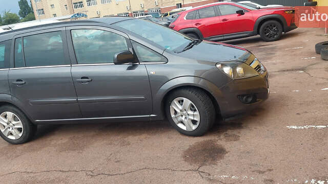 Серый Опель Зафира, объемом двигателя 1.69 л и пробегом 270 тыс. км за 7200 $, фото 1 на Automoto.ua