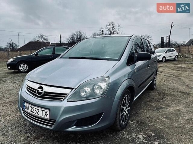 Серый Опель Зафира, объемом двигателя 1.7 л и пробегом 315 тыс. км за 6300 $, фото 1 на Automoto.ua