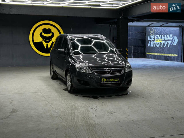 Серый Опель Зафира, объемом двигателя 1.69 л и пробегом 266 тыс. км за 7600 $, фото 1 на Automoto.ua