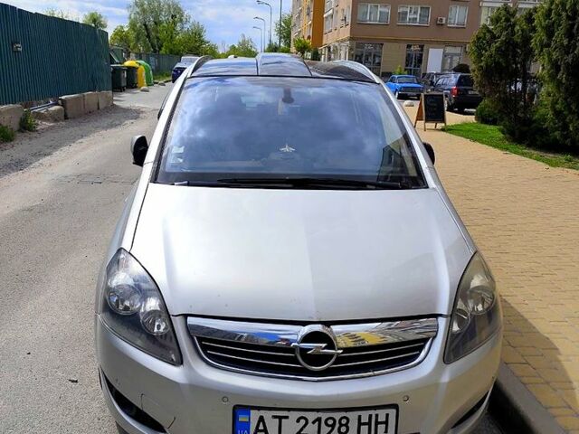 Серый Опель Зафира, объемом двигателя 1.7 л и пробегом 248 тыс. км за 6800 $, фото 1 на Automoto.ua