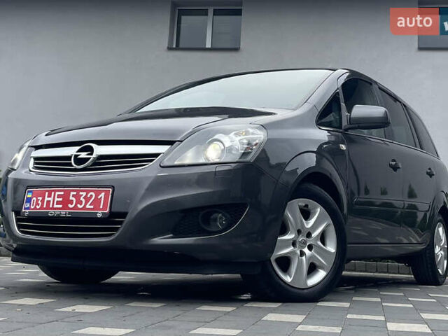 Серый Опель Зафира, объемом двигателя 1.7 л и пробегом 203 тыс. км за 7999 $, фото 1 на Automoto.ua