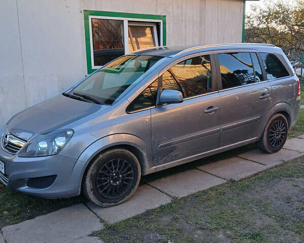 Серый Опель Зафира, объемом двигателя 1.8 л и пробегом 187 тыс. км за 7800 $, фото 1 на Automoto.ua