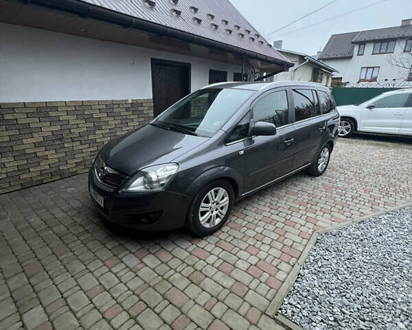 Серый Опель Зафира, объемом двигателя 1.7 л и пробегом 200 тыс. км за 7650 $, фото 1 на Automoto.ua