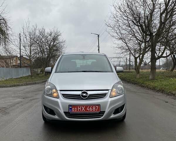 Серый Опель Зафира, объемом двигателя 1.7 л и пробегом 213 тыс. км за 6850 $, фото 1 на Automoto.ua