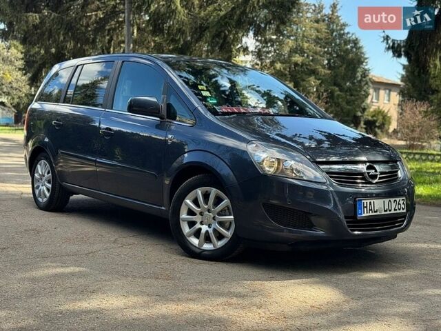 Серый Опель Зафира, объемом двигателя 1.8 л и пробегом 212 тыс. км за 6950 $, фото 1 на Automoto.ua