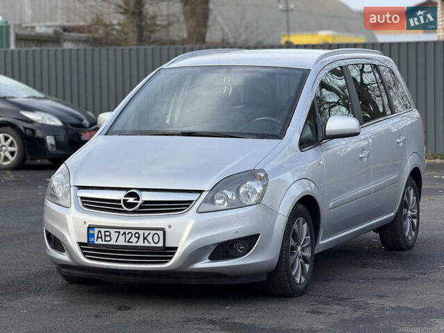 Серый Опель Зафира, объемом двигателя 1.8 л и пробегом 190 тыс. км за 7799 $, фото 1 на Automoto.ua