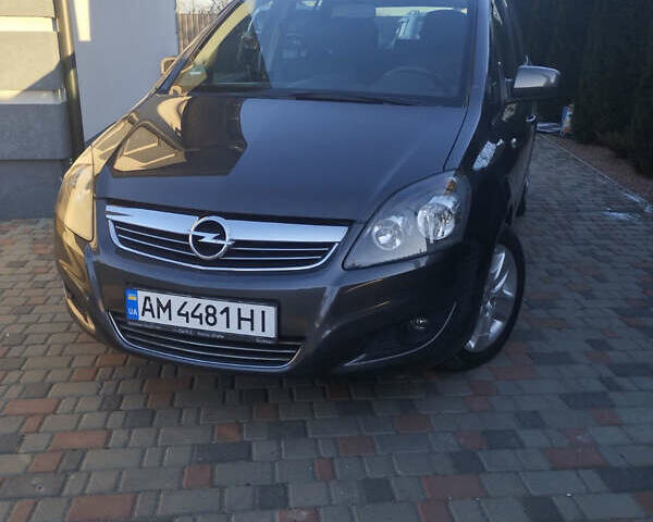 Серый Опель Зафира, объемом двигателя 1.69 л и пробегом 260 тыс. км за 7450 $, фото 1 на Automoto.ua