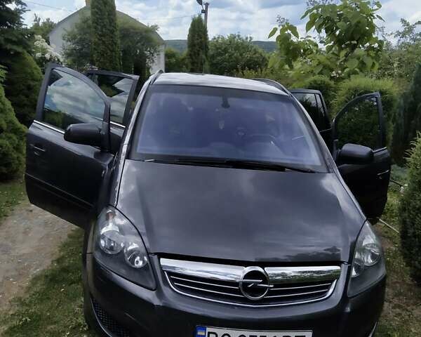 Серый Опель Зафира, объемом двигателя 1.7 л и пробегом 211 тыс. км за 7900 $, фото 1 на Automoto.ua