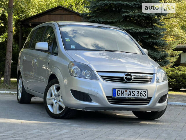 Серый Опель Зафира, объемом двигателя 1.7 л и пробегом 188 тыс. км за 7499 $, фото 1 на Automoto.ua
