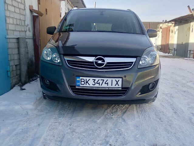 Серый Опель Зафира, объемом двигателя 1.8 л и пробегом 186 тыс. км за 6800 $, фото 1 на Automoto.ua