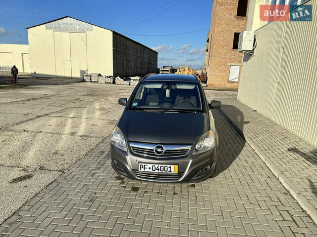 Серый Опель Зафира, объемом двигателя 1.8 л и пробегом 190 тыс. км за 7200 $, фото 1 на Automoto.ua