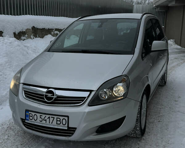 Серый Опель Зафира, объемом двигателя 1.7 л и пробегом 195 тыс. км за 5950 $, фото 1 на Automoto.ua