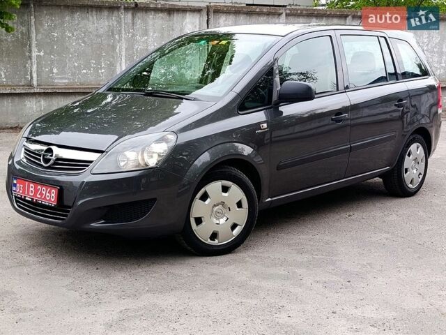 Серый Опель Зафира, объемом двигателя 1.8 л и пробегом 216 тыс. км за 7350 $, фото 1 на Automoto.ua
