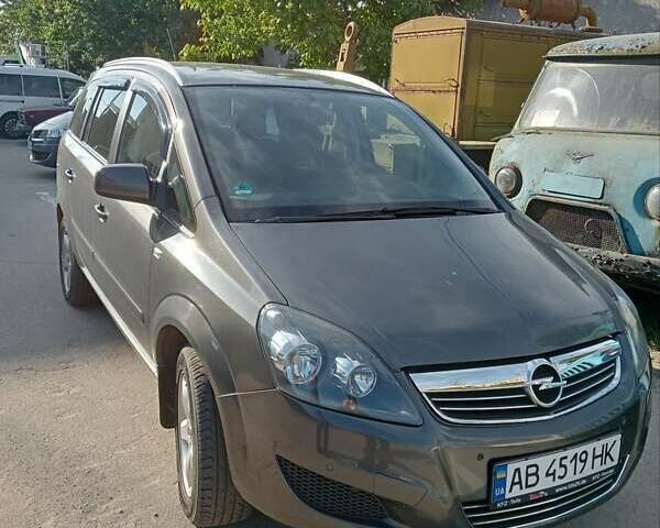 Серый Опель Зафира, объемом двигателя 1.6 л и пробегом 200 тыс. км за 7799 $, фото 1 на Automoto.ua