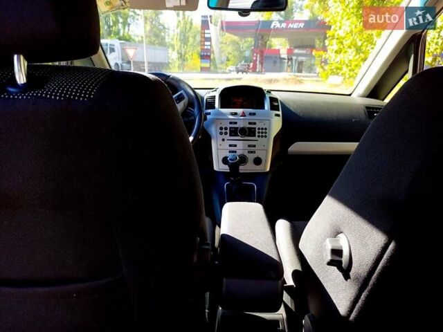 Сірий Опель Зафіра, об'ємом двигуна 1.69 л та пробігом 260 тис. км за 8000 $, фото 1 на Automoto.ua