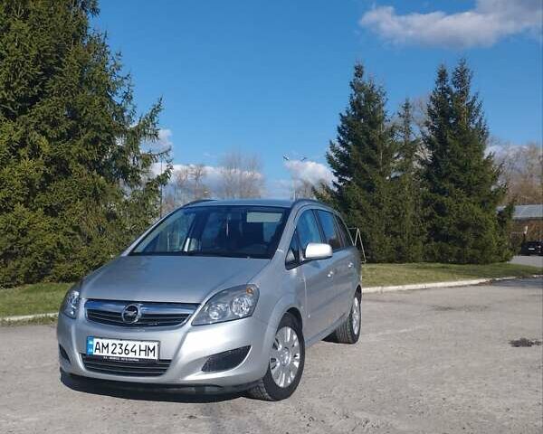 Серый Опель Зафира, объемом двигателя 1.7 л и пробегом 228 тыс. км за 7565 $, фото 1 на Automoto.ua