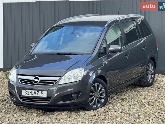 Серый Опель Зафира, объемом двигателя 1.7 л и пробегом 189 тыс. км за 8300 $, фото 1 на Automoto.ua