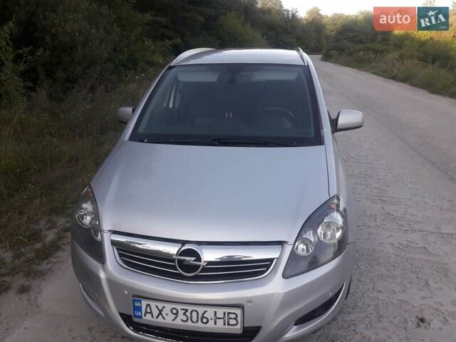 Серый Опель Зафира, объемом двигателя 1.7 л и пробегом 317 тыс. км за 7800 $, фото 1 на Automoto.ua