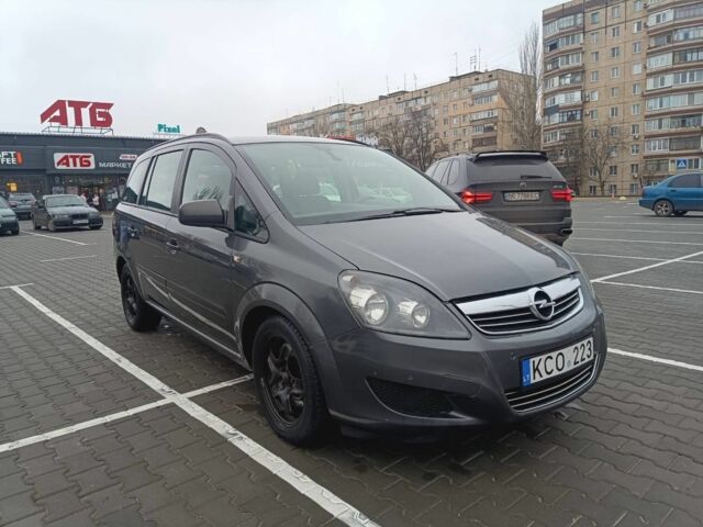 Серый Опель Зафира, объемом двигателя 1.7 л и пробегом 300 тыс. км за 3600 $, фото 1 на Automoto.ua