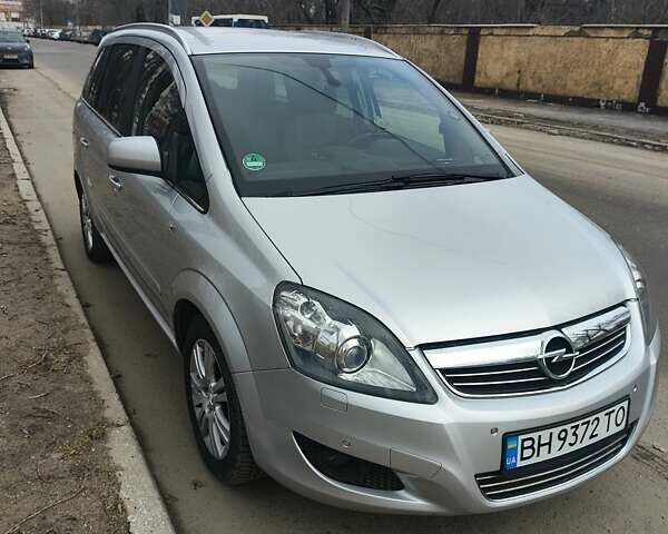 Серый Опель Зафира, объемом двигателя 1.8 л и пробегом 237 тыс. км за 7500 $, фото 1 на Automoto.ua