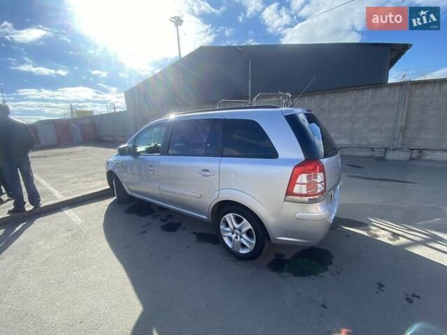 Серый Опель Зафира, объемом двигателя 1.8 л и пробегом 250 тыс. км за 5800 $, фото 1 на Automoto.ua