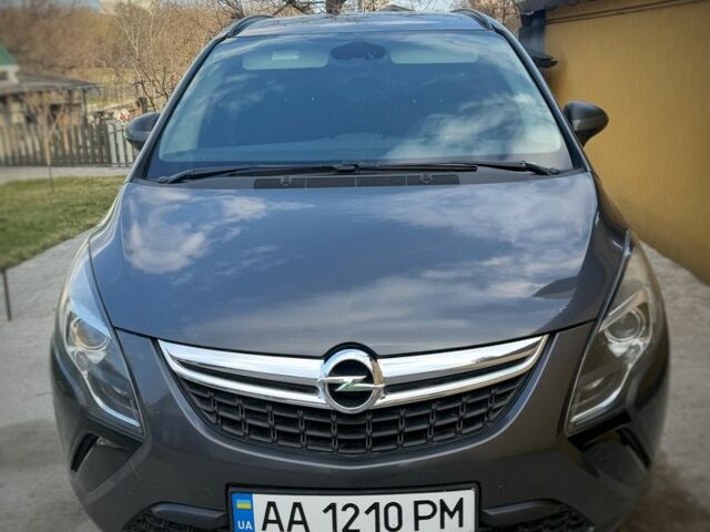 Сірий Опель Зафіра, об'ємом двигуна 2 л та пробігом 234 тис. км за 9500 $, фото 1 на Automoto.ua