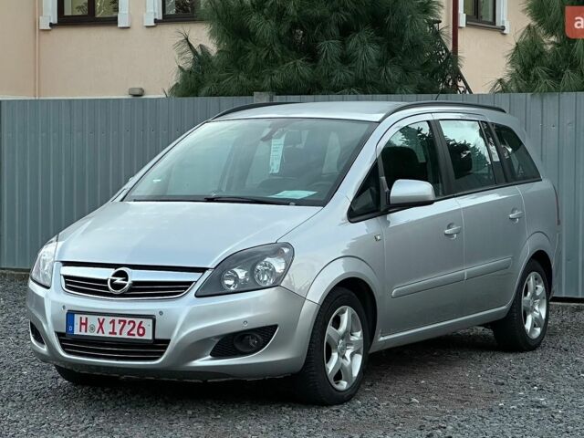 Серый Опель Зафира, объемом двигателя 1.7 л и пробегом 207 тыс. км за 6500 $, фото 1 на Automoto.ua