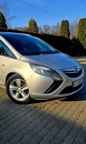 Серый Опель Зафира, объемом двигателя 1.96 л и пробегом 373 тыс. км за 7800 $, фото 1 на Automoto.ua