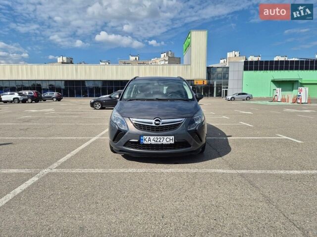 Серый Опель Зафира, объемом двигателя 2 л и пробегом 225 тыс. км за 9600 $, фото 1 на Automoto.ua