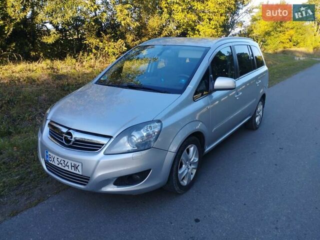 Серый Опель Зафира, объемом двигателя 1.69 л и пробегом 227 тыс. км за 8200 $, фото 1 на Automoto.ua