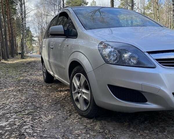 Серый Опель Зафира, объемом двигателя 1.8 л и пробегом 250 тыс. км за 5500 $, фото 1 на Automoto.ua