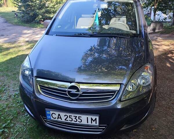 Опель Зафира 2012 в Смеле на Automoto.ua Серый Опель Зафира, объемом двигателя 1.6 л и пробегом 123 тыс. км за 7600 $, фото 1 на Automoto.ua