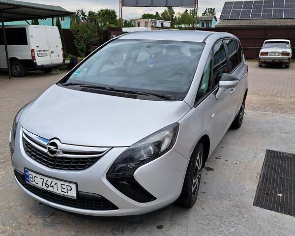 Серый Опель Зафира, объемом двигателя 1.96 л и пробегом 229 тыс. км за 8200 $, фото 1 на Automoto.ua
