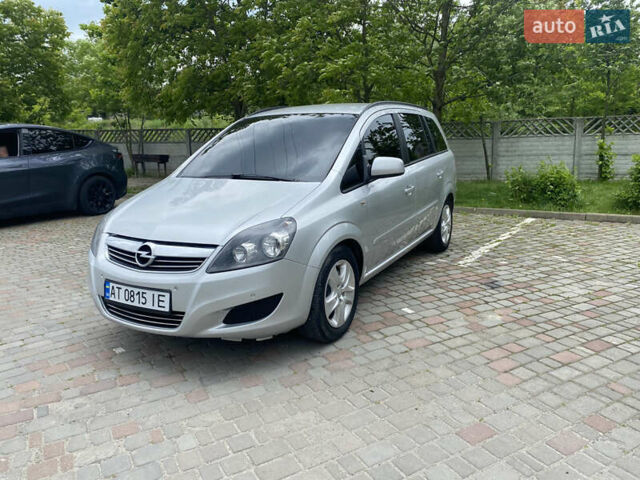 Серый Опель Зафира, объемом двигателя 1.69 л и пробегом 257 тыс. км за 6200 $, фото 1 на Automoto.ua