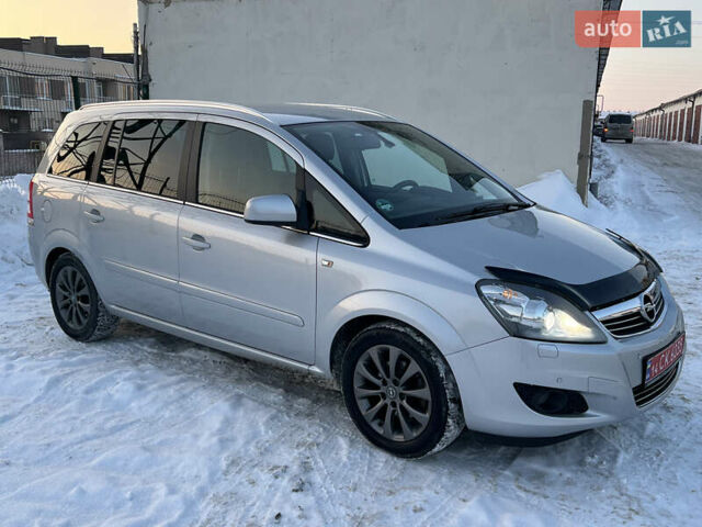 Серый Опель Зафира, объемом двигателя 1.8 л и пробегом 150 тыс. км за 8500 $, фото 1 на Automoto.ua