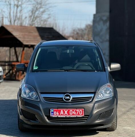 Серый Опель Зафира, объемом двигателя 1.6 л и пробегом 208 тыс. км за 6850 $, фото 1 на Automoto.ua