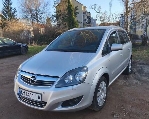 Серый Опель Зафира, объемом двигателя 1.6 л и пробегом 151 тыс. км за 8500 $, фото 1 на Automoto.ua